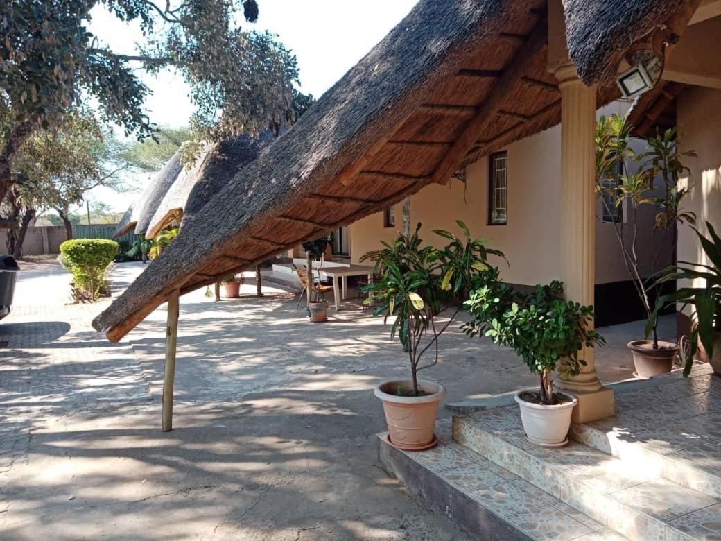 Nkanga Hotel 카사네 외부 사진