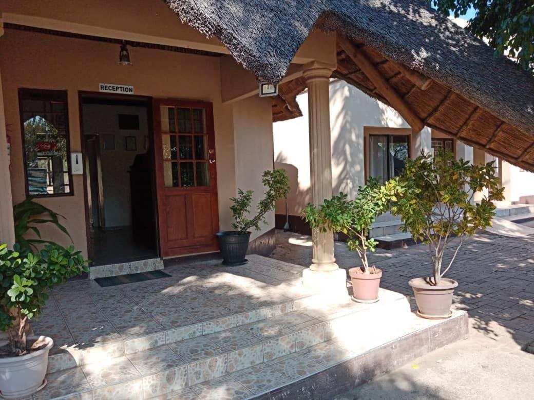 Nkanga Hotel 카사네 외부 사진